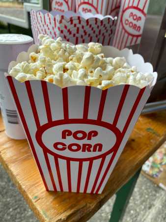 Pilhofer_lab_happy_hour_popcorn